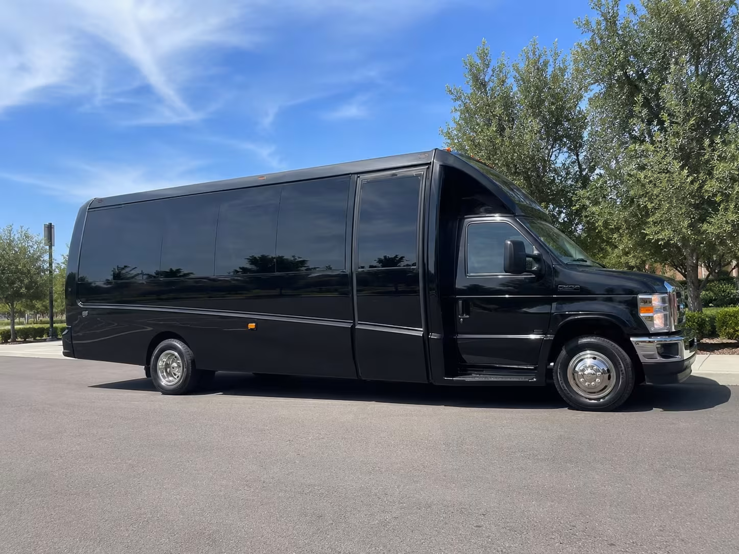 simi valley minibuses and motorcoaches for malibu and san diego trips